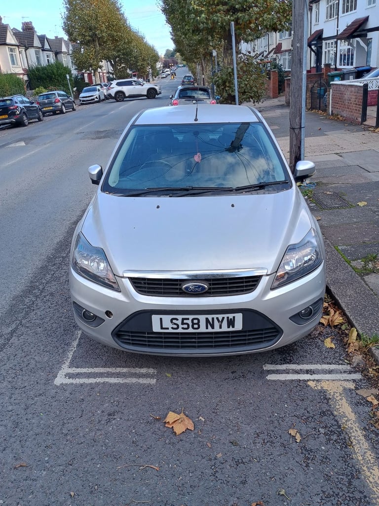 Ford Focus Quick sale £600 (no MOT & bonnet lock needs replacing)