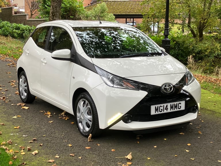 image for 2017 TOYOTA AYGO 1.0 X-Play 5dr **ONLY 26,000 MILES - CARPLAY - FULL MOT**
