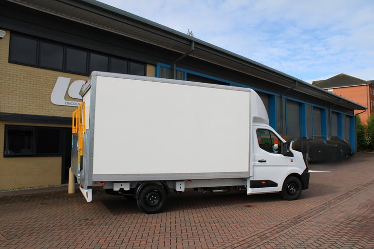 RENAULT MASTER ADVANCE 150BHP 4.1 METER LUTON VAN WITH TAIL LIFT BRAND NEW MODEL