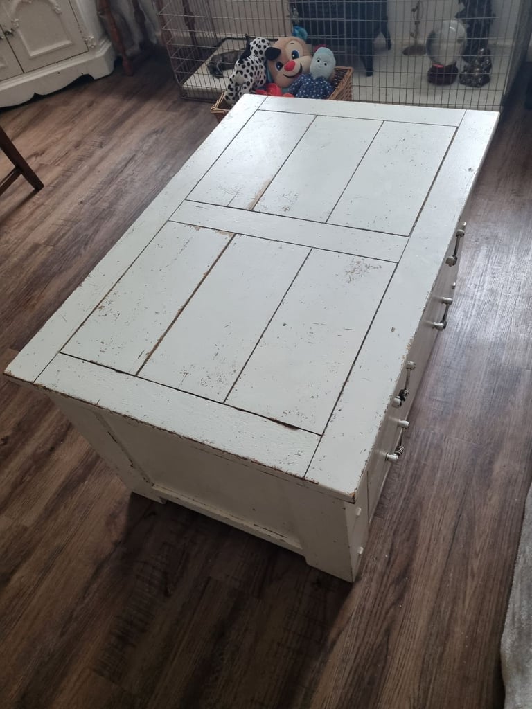 Shabby chic white coffee table 