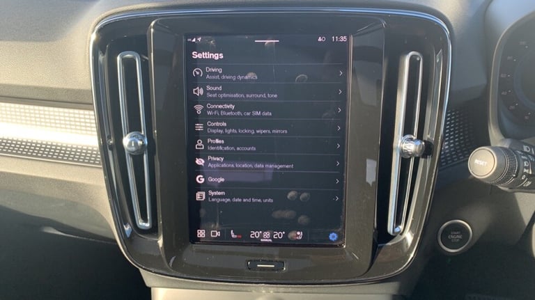 2023 Volvo XC40 Ultimate, B4 mild hybrid, Petrol, Dark ESTATE N/A Automatic