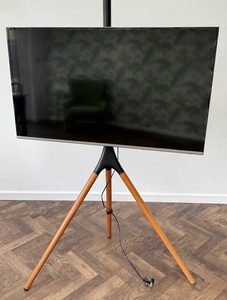 SANDSTROM TV stand with Bracket