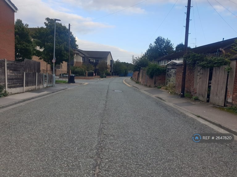 2 bedroom house in Millers Lane, Platt Bridge, Wigan, WN2 (2 bed) (#2647820)