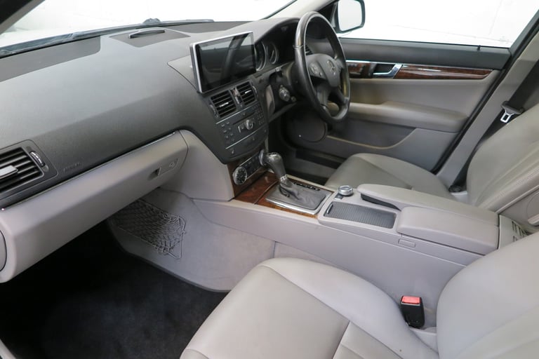 MERCEDES C CLASS V6,LOW MILEAGE WITH F.S.H.NATIONWIDE DELIVERY AVAILABLE