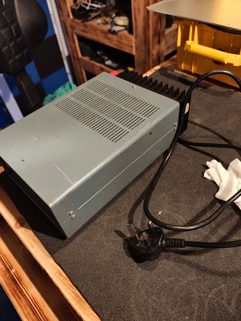 Yaesu FP12 power supply
