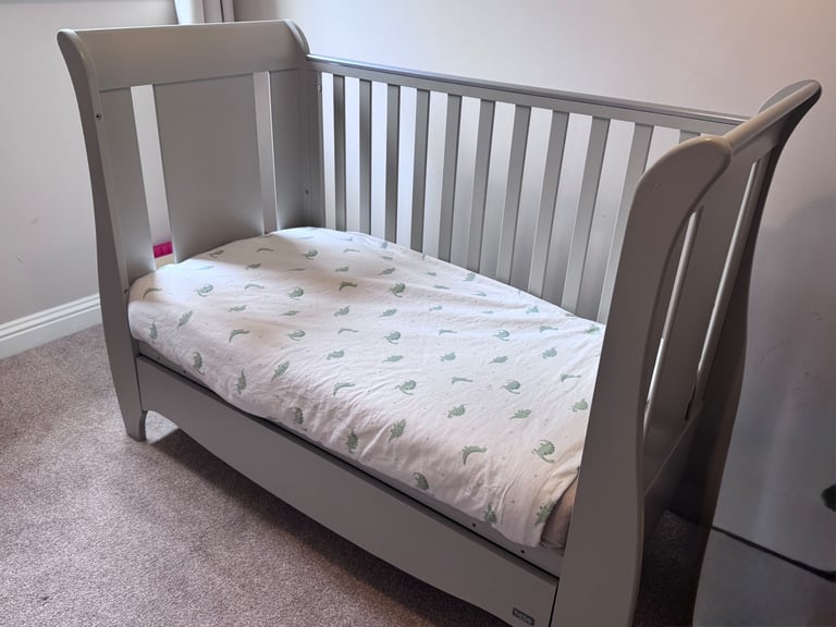 Tutti Bambini Roma Sleigh Cot Bed + Chest of drawers 
