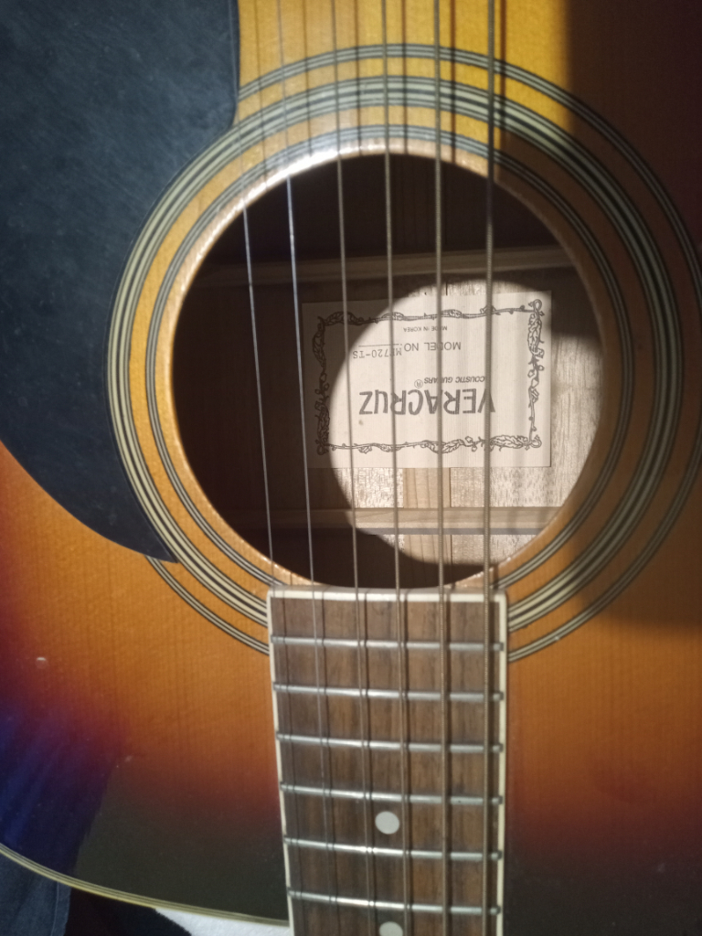 Acoustic guitar. Good condition