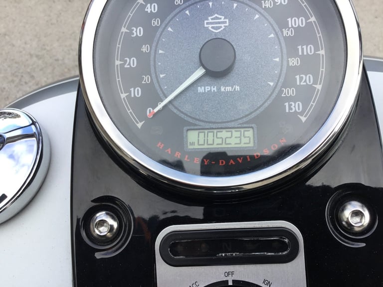 2018 Harley-Davidson DYNA FXDF FAT BOB FXDF Solid colour (17MY) Custom Cruiser PETROL Manual