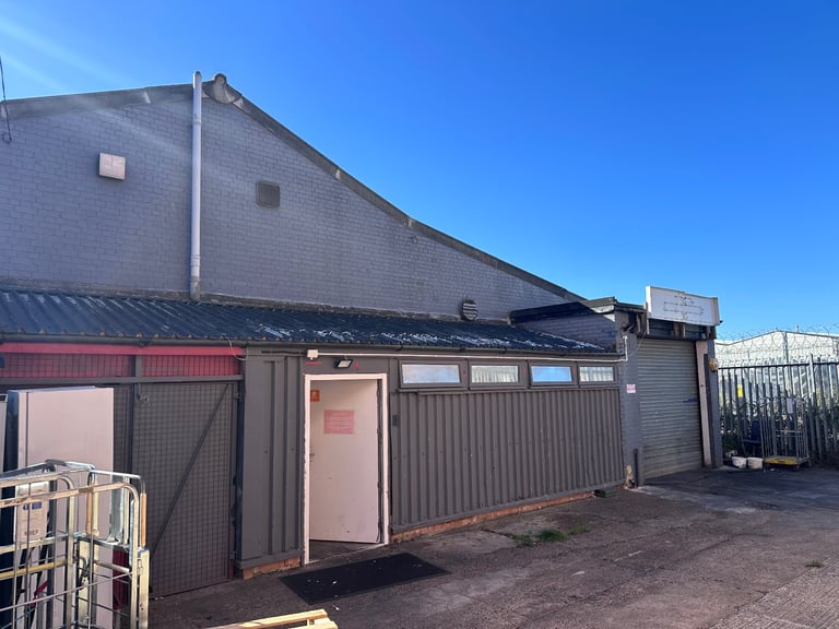 kitchen ,  garage  or storage London Romford 3640 Sqft 