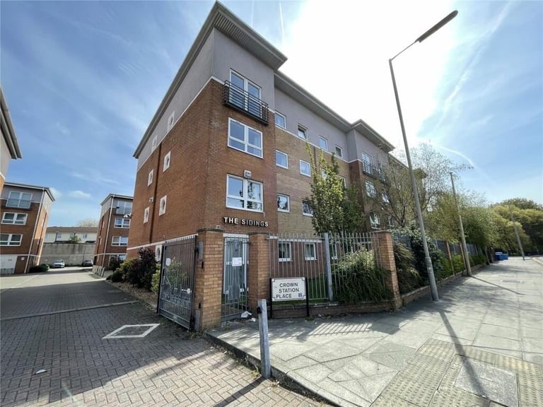 2 Bed Flat, Crown Station Place, L7 in Sought After Area near Hospital and University