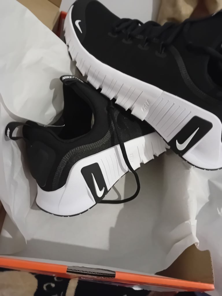 image for Nike free mecton6 size 7 .in cheap price 💯 original authentic best for Christmas gift