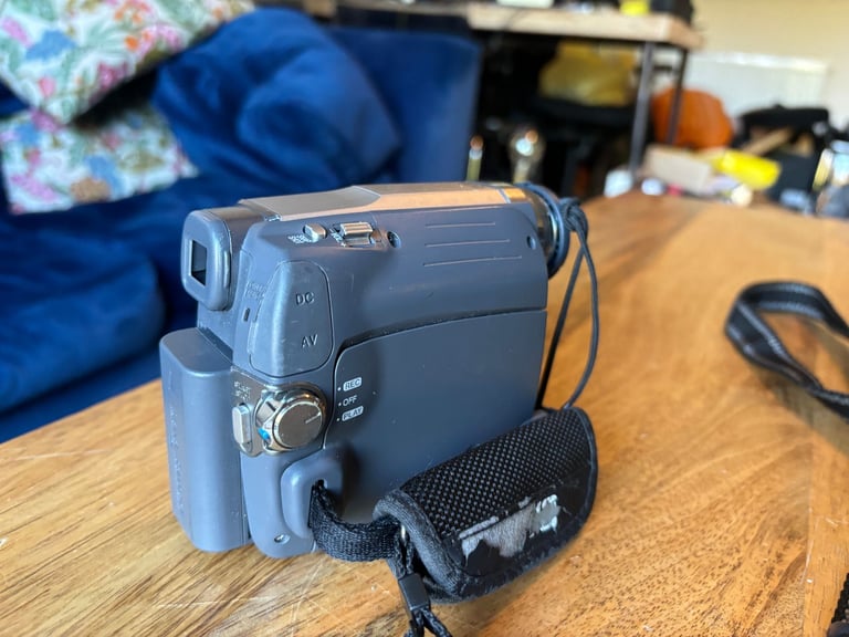 JVC GR-D728EK Digital Video Camera Camcorder