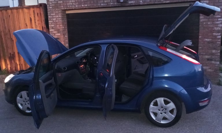 image for RELUCTANT SALES Well Maintained Automatic Blue Ford FOCUS Hatchback 2008,1596 (cc), 5 doors