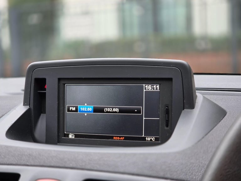 2011 Renault Megane 1.5 dCi Dynamique TomTom Euro 5 5dr HATCHBACK Diesel Manual