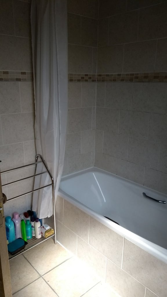 £39.83pw each in large flat 300m from Girvan station (includes Council Tax)