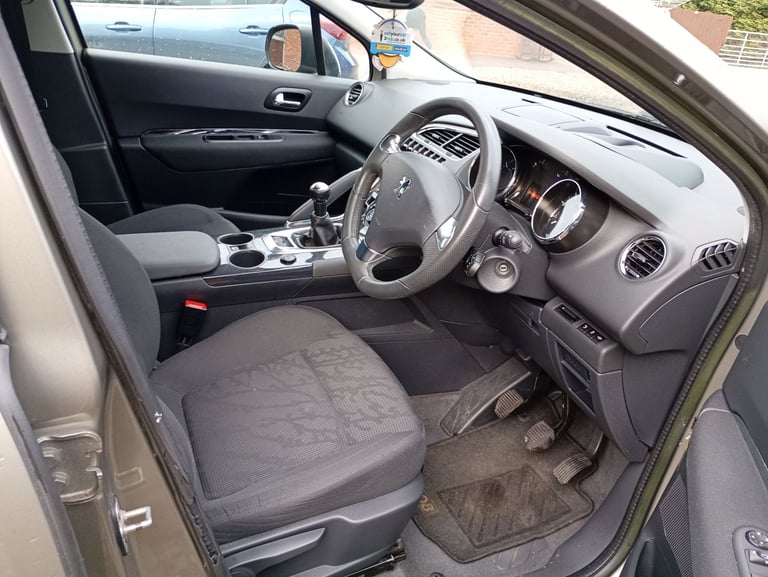 Peugeot, 3008, Hatchback, 2013, Manual, 1598 (cc), 5 doors