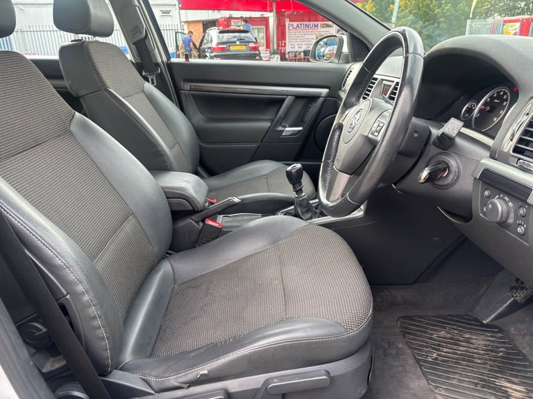 09 VAUXHALL VECTRA 1.8 DESIGN, 2 OWNERS, FULL SERVICE HISTORY, MOT JUNE, VGC, £995