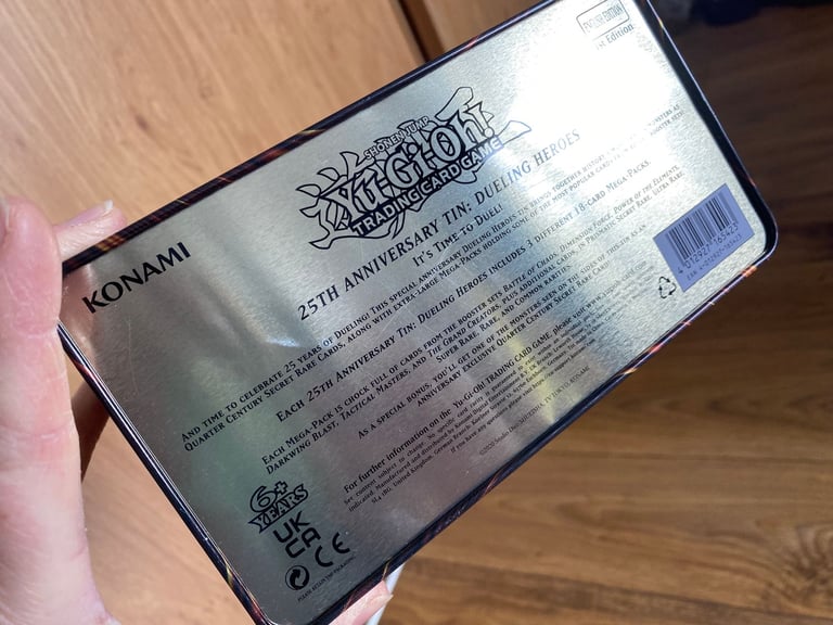 Yu-Gi-Oh 25th Anniversary Tin Duelling Heroes 2020 Storage Collectors tin + 19 CARDS