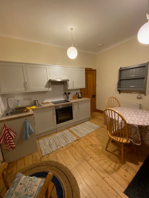 EH1 Fully furnished one-bedroom flat short or long term let from 18 October 