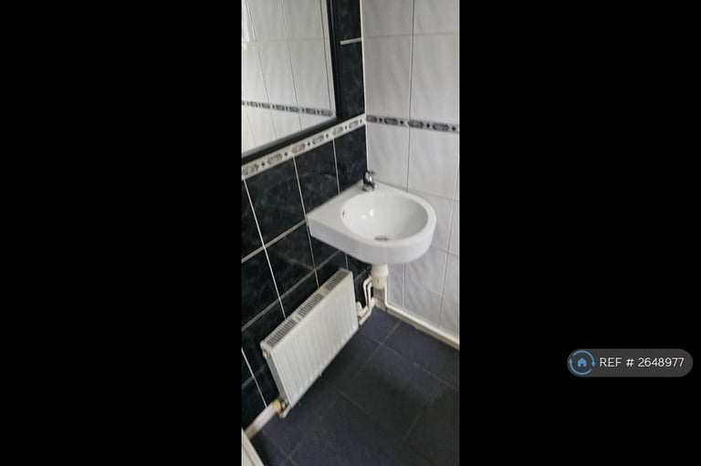 5 bedroom house in Bentley New Drive, Walsall, WS2 (5 bed) (#2648977)