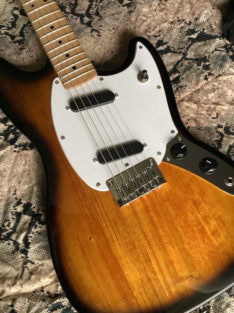 Squier Sonic Mustang - 2-Colour Sunburst