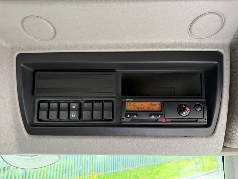 2010 Renault MIDLUM (45) NA Diesel Manual