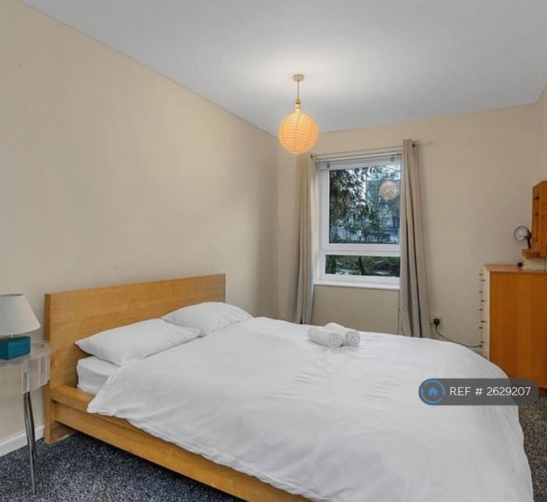 1 bedroom flat in Holyrood Road, Edinburgh, EH8 (1 bed) (#2629207)