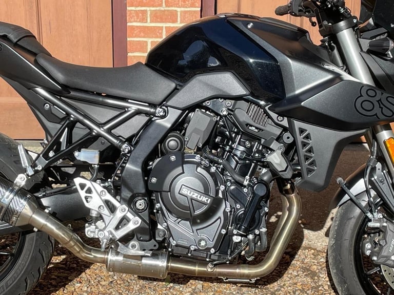 2023 SUZUKI GSX-8S