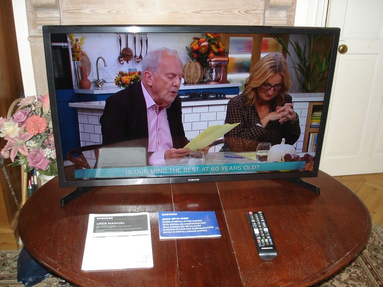image for SAMSUNG 32" SMART WiFi Full HD TV - Excellent Condition. Seen working.