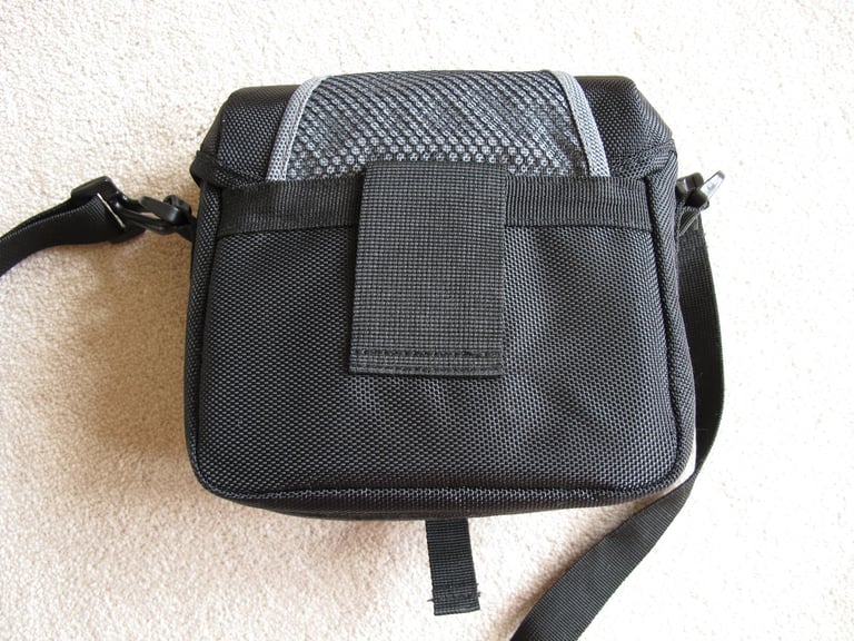Small Camera Bag - ideal for compact or small bridge-type camera - very good condition