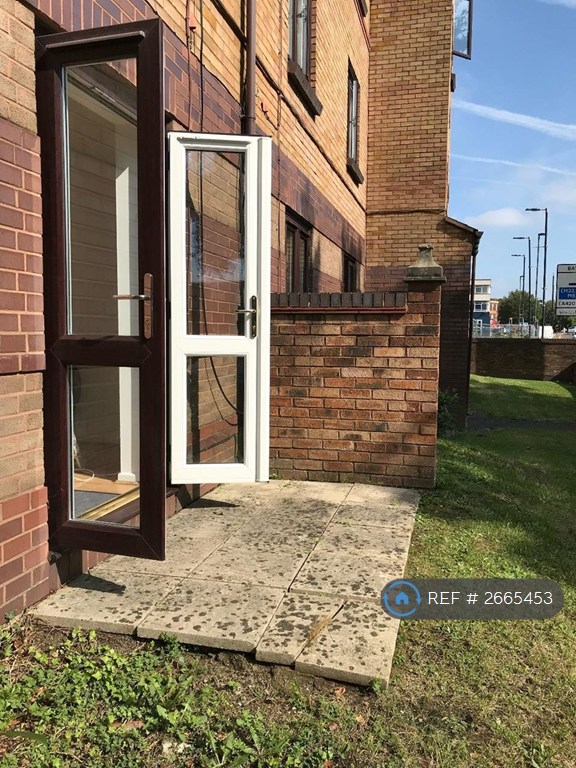 1 bedroom flat in Garamond Court, Redcliffe, Bristol, BS1 (1 bed) (#2665453)