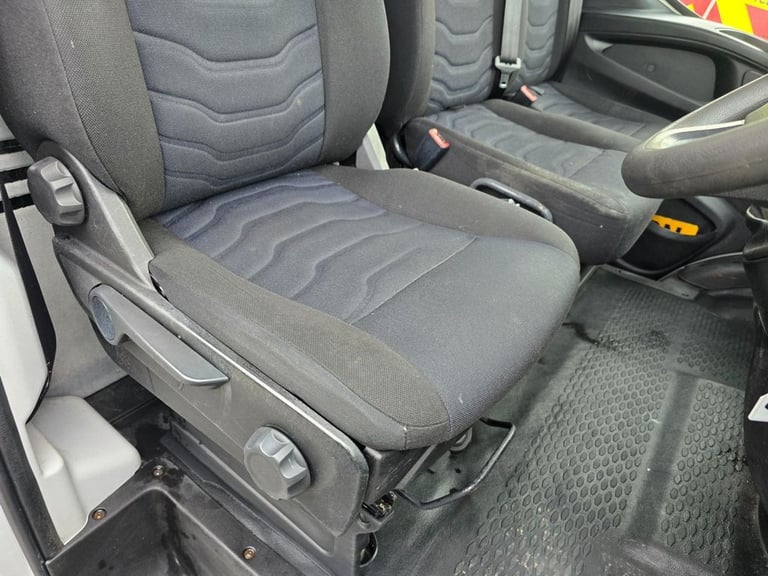 2019 Iveco Daily 3.0D HPI 65C caged Tipper in white, 45,000 miles, 1 owner, Euro 6 ULEZ, 6-s TIPP...