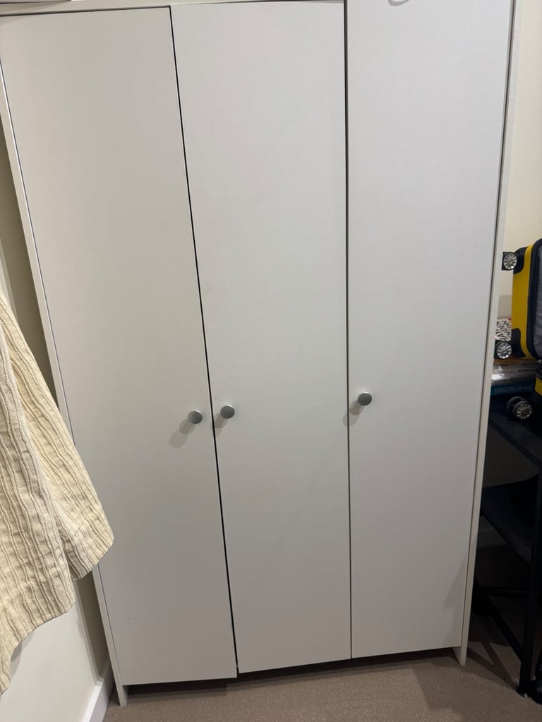 3 door wardrobe