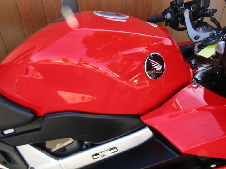 HONDA VFR 800 f ONLY 15230 MILES * FULL SERVICE HISTORY * ONE OWNER FROM NEW *