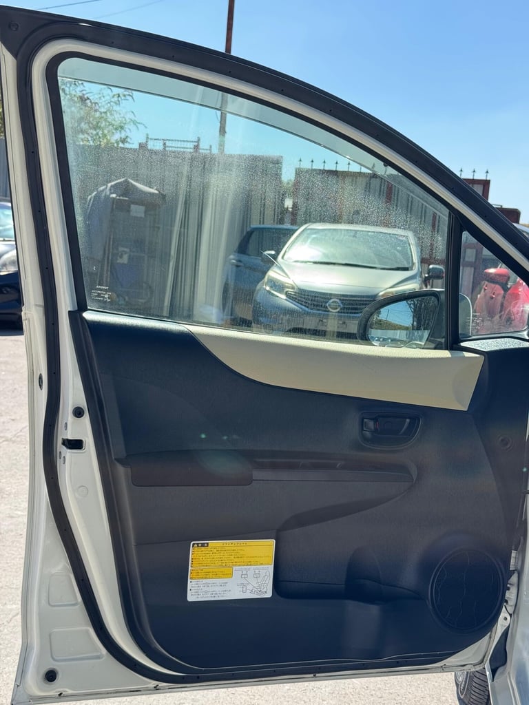 2012 Toyota Vitz YARIS 1.3 5DR AUTO Hatchback Petrol Automatic