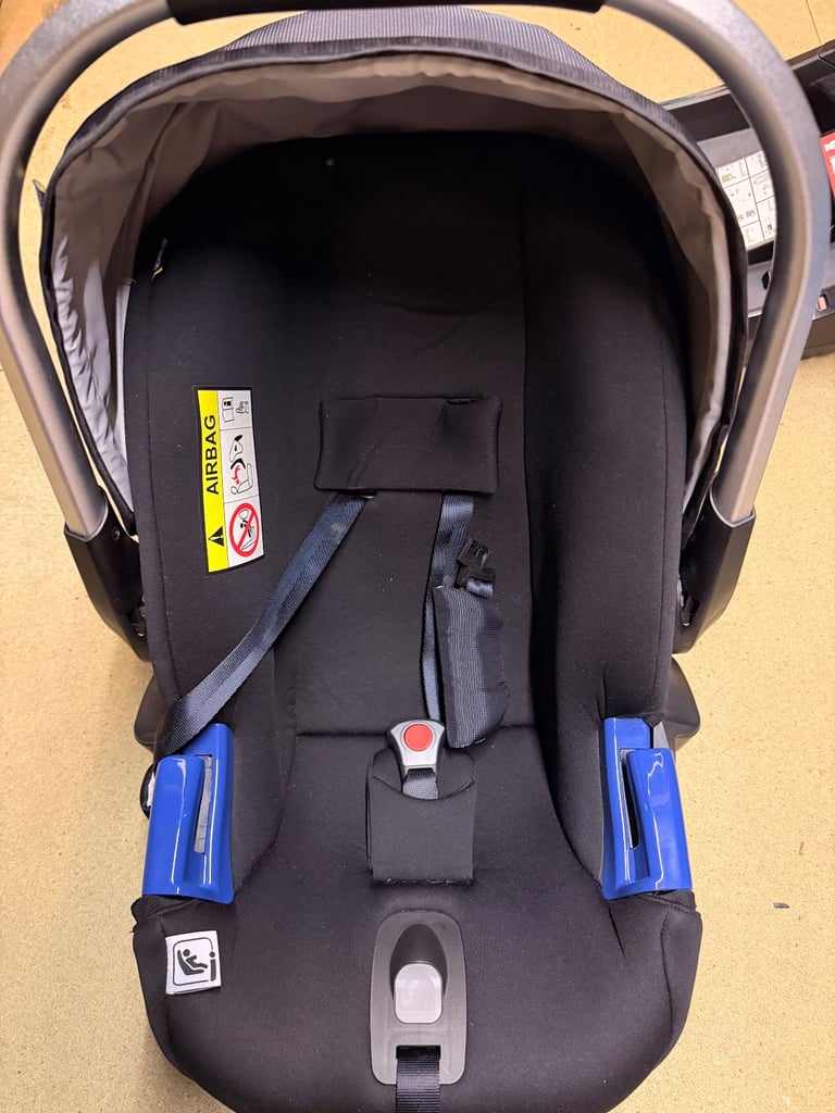 New born car seat with base in very good condition for sale 