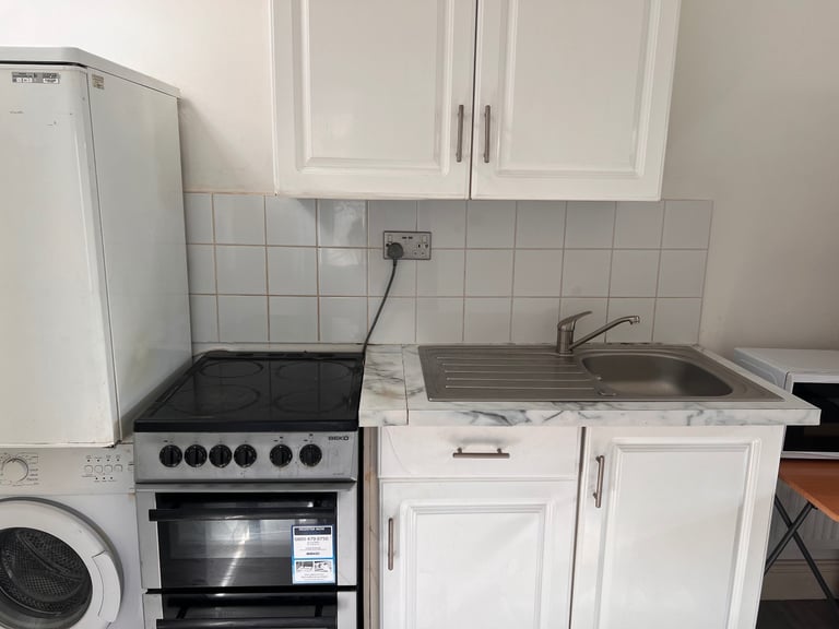 Studio flat to rent in Romford RM7