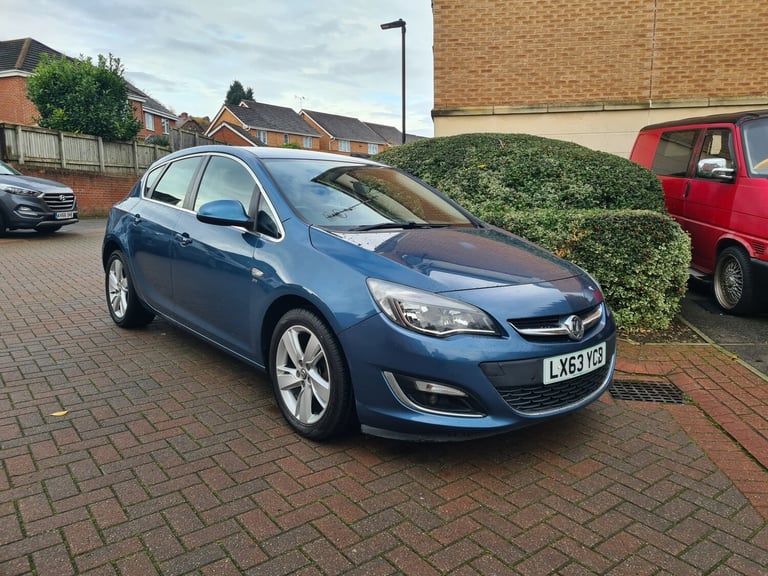 image for 2013 Vauxhall Astra 1.6i 16V SRi 5dr Auto HATCHBACK Petrol Manual