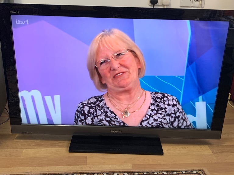 Sony Bravia TV 40 inch with base stand + original  remote 