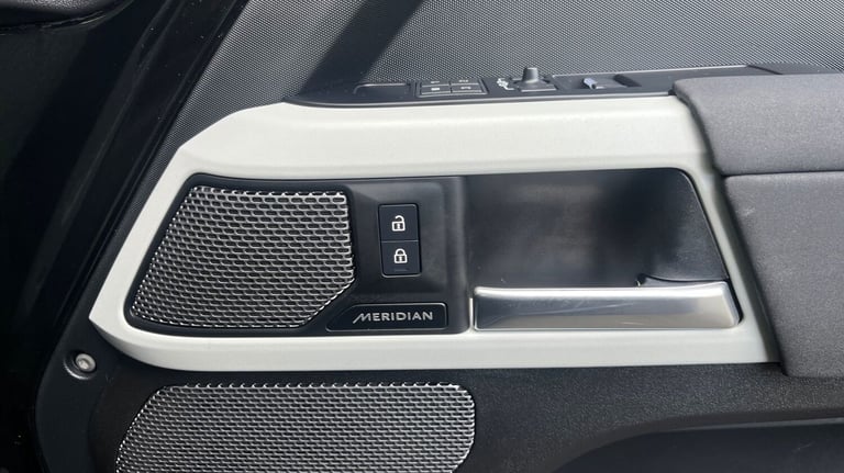2023 Land Rover Defender 3.0 D250 Hard Top SE Auto PANEL VAN DIESEL Automatic