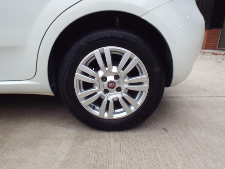 2014 Fiat Punto 1.2 Easy Euro 6 5dr HATCHBACK Petrol Manual