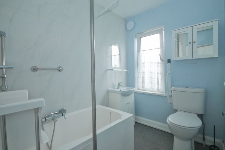 Shared room available in South Harrow market