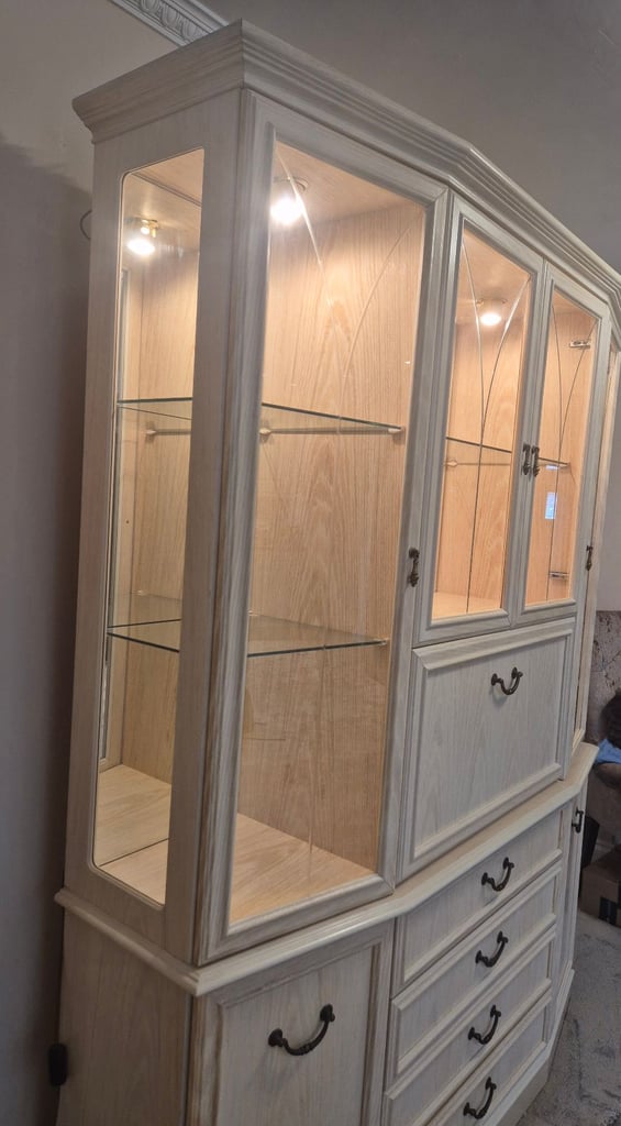 G Plan Limed Oak Large Display Mirrored Cabinet in limed oak with lighting and glass doors.