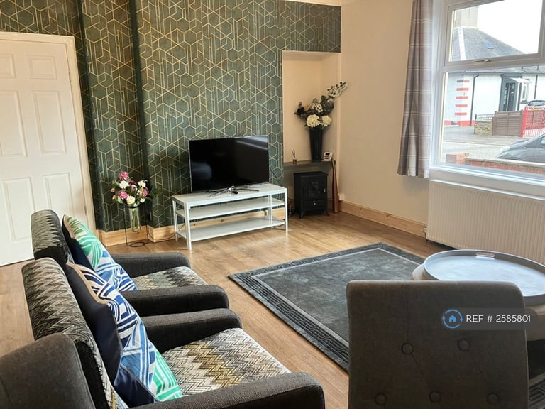 1 bedroom flat in Oswald Avenue, Grangemouth, FK3 (1 bed) (#2585801)