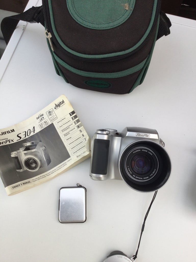 Fujifilm digital camera S304