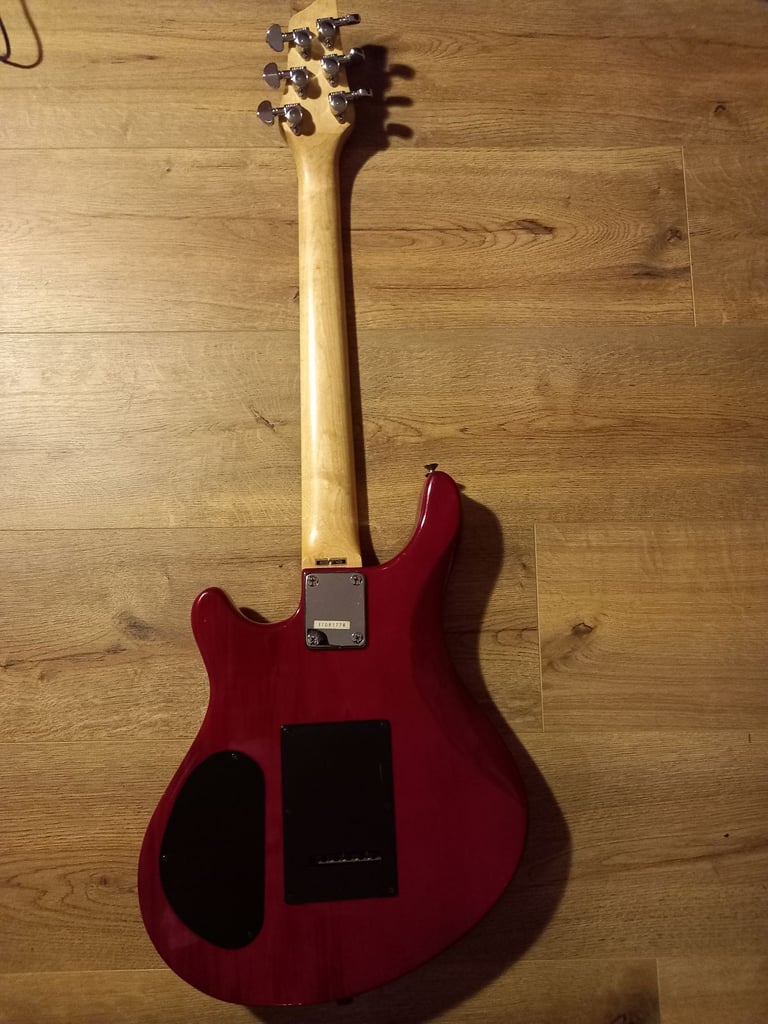 Washburn Maverick series BT-4CS electric guitar. Made between 1997-2002.