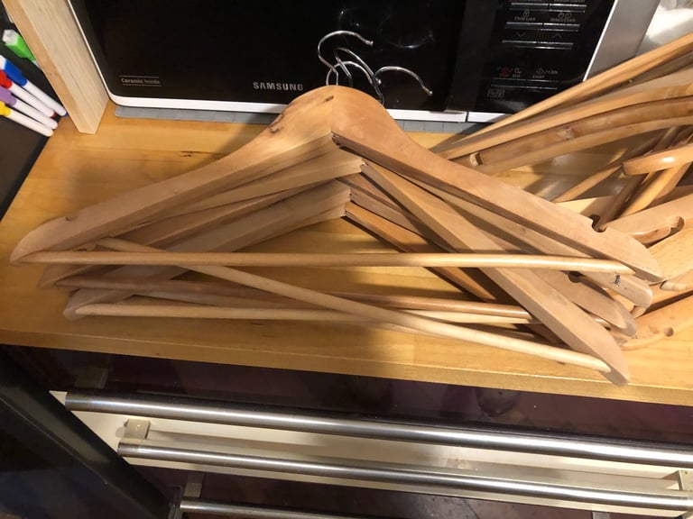 20 wooden Hangers