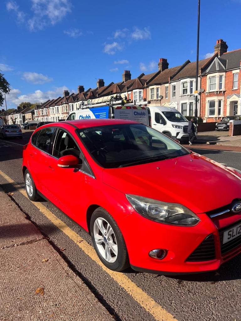 2012 Ford Focus 1.6 125 Zetec 5dr Powershift HATCHBACK Petrol Automatic
