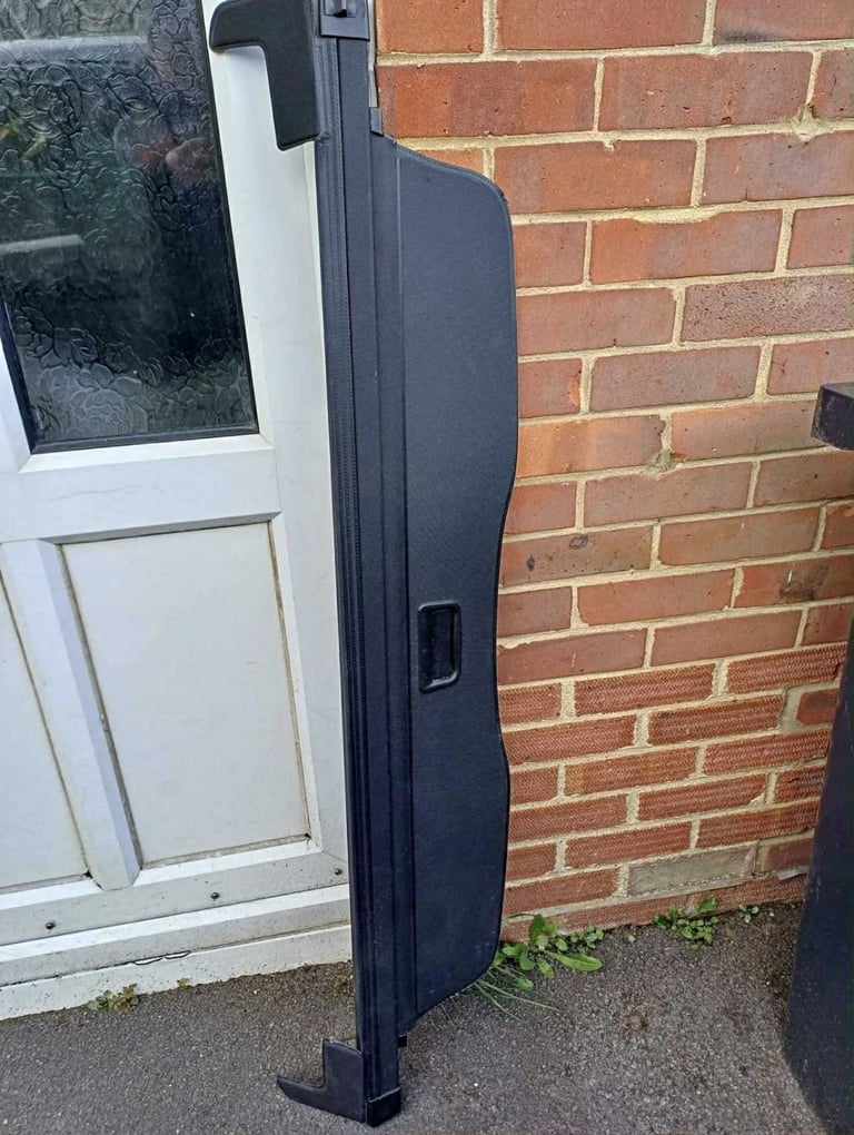 image for Porsche Cayenne retractable parcel shelf