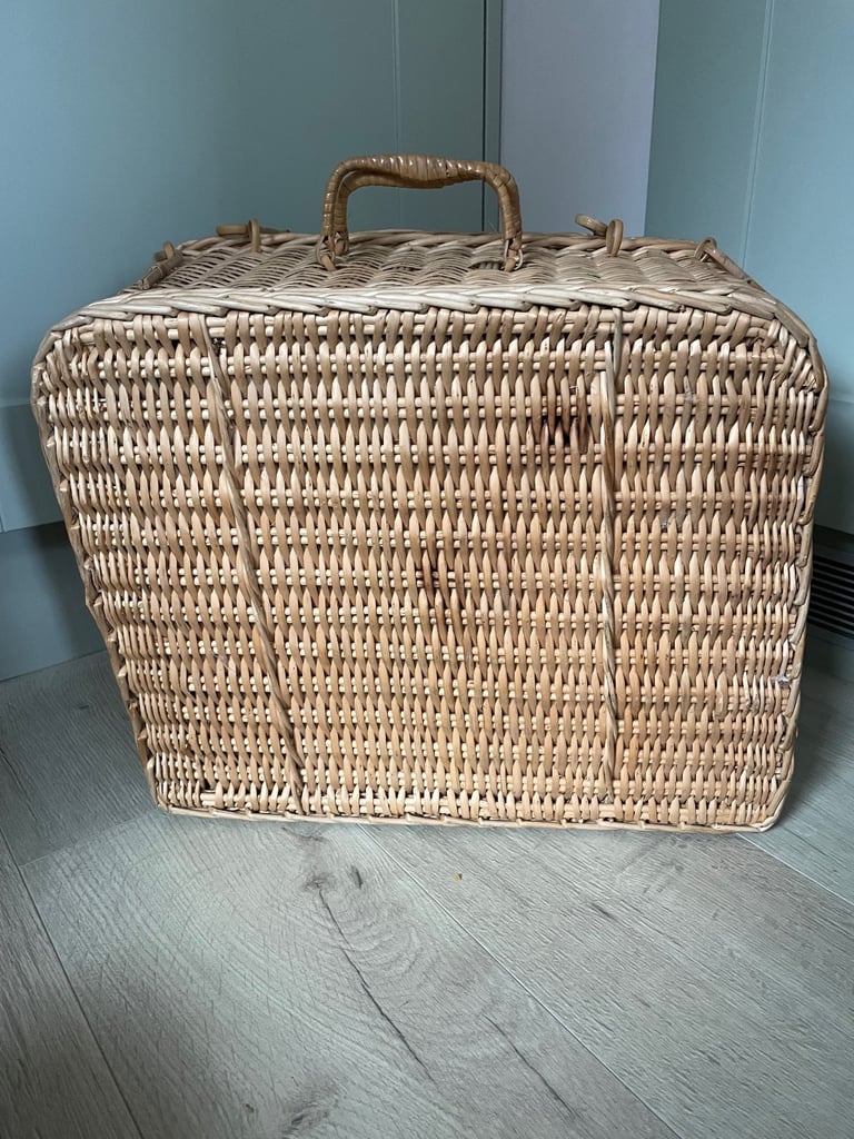 Large Whicker Picnic Basket